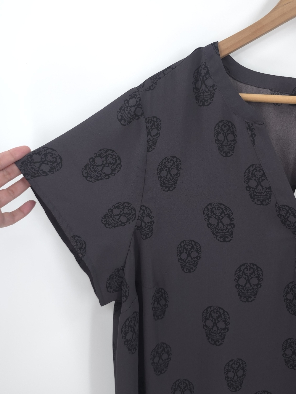 Torrid Skull Print Chiffon Top Black Flowy Hi-low Hem Goth Punk Grunge 2X (FLAW) - Picture 4 of 12